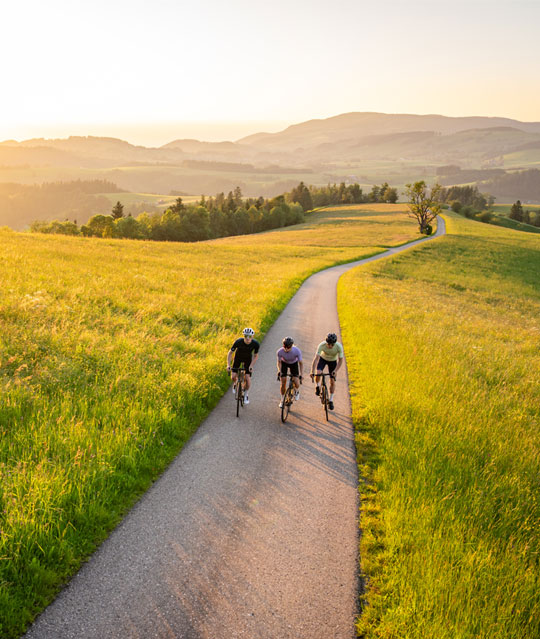 Radfahrer in CUORE Trikots