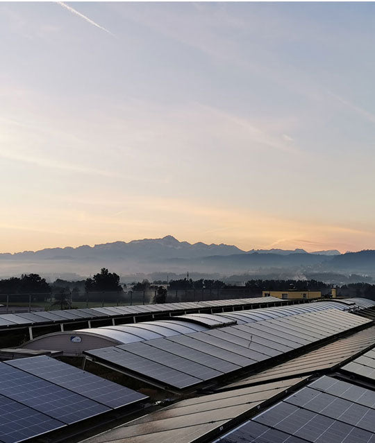 CUORE: Office mit Solaranlage
